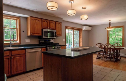 Sidney House | 3350 Middle Road