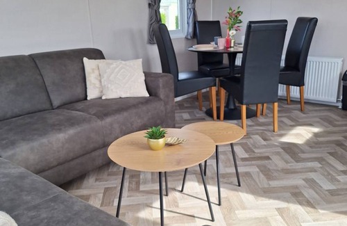 Nieuwvliet Ski Chalet | 35 m² Chalet ∙ 2 bedrooms ∙ 4 guests