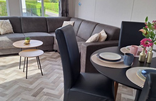 Nieuwvliet Ski Chalet | 35 m² Chalet ∙ 2 bedrooms ∙ 4 guests