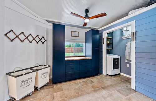 Jupiter House | 3500² ft Luxe 4/4 - Htd LapPool, Arcade HotTub, ADU, Fully Fenced, Gated.