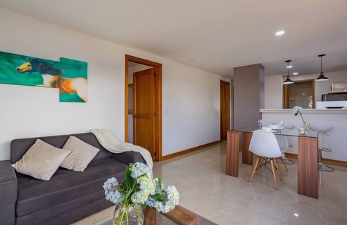 La Aguacatala Apartment | 350MB WiFi in amazing view Medellin Mountains A/C