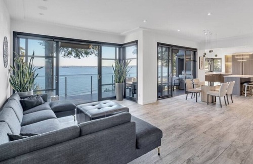 West Vancouver House | 3595 Sunset Ln.-Farris-L-17% · The Sunset Lane Waterfront Home