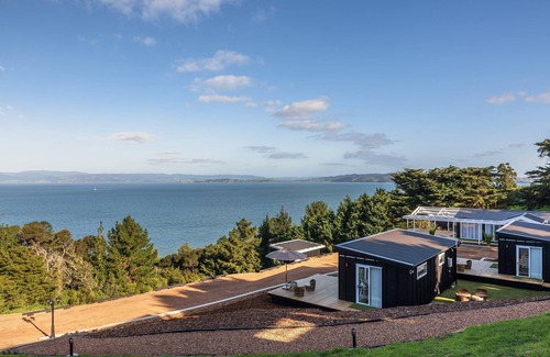 Waiheke Island Ski Chalet | 36 sq.m Chalet with large private deck, enjoying amazing sea views!