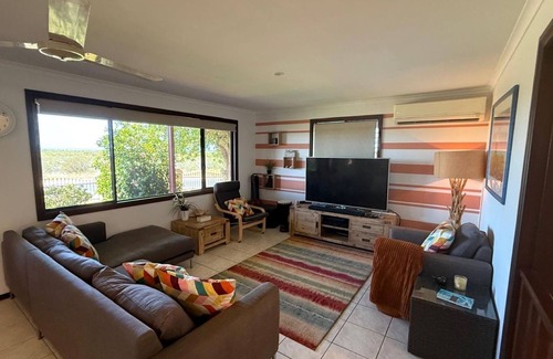 Exmouth House | 36 Tambor Drive - With Pool and Jaccuzzi