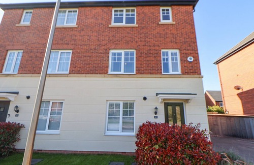 Chester House | 37 DEVANA GARDENS, pet friendly, with a garden in Chester