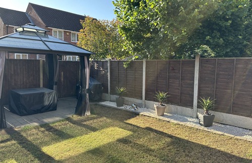 Colchester Cottage | 37 HANBURY GARDENS, pet friendly, with a garden in Colchester