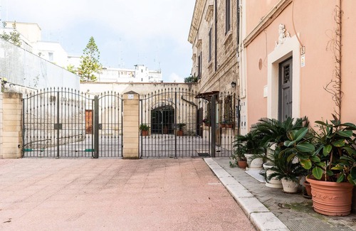 Municipio 2 Apartment | 3838 Il Feudo by Barbarhouse