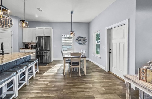 Biltmore Beach House | 3B&2B House w/Hot Tub! .4mi to Beach,900’ to Public Boat Ramp. NO CLEANING FEE.
