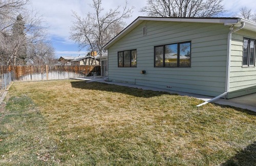 Thornton House | 3bd/2ba house, 20 min to Denver, close to lightrail, park