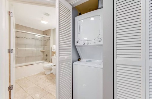 Seabreeze Historic District Resort | 3BD/Daytona - Beach, Pools, Lazy River, Bar, Slides