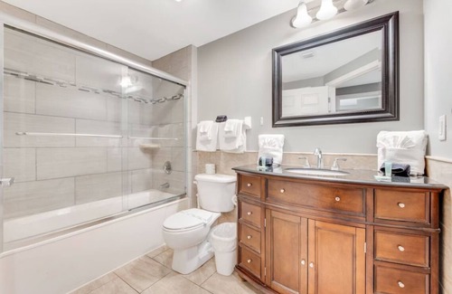 Seabreeze Historic District Resort | 3BD/Daytona - Beach, Pools, Lazy River, Bar, Slides