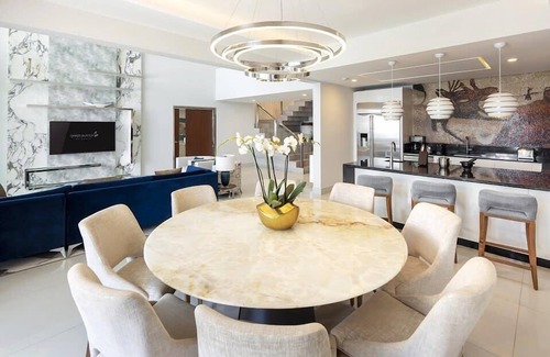 Downtown Cancun Villa | 3BD Garza Blanca Cabo Luxury Resort