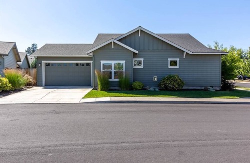 Old Farm District House | 3Bed/2 Bath, Pet friendly,Fenced Backyard, Bend OR
