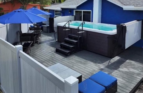 Central Oakland Park House | ◈ 3Bed/3Bath ◈ Heated Pool ◈ <10 Mins from Beach