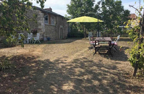 Ceaux-en-Loudun House | 3Bedrooms-Sleeps6-WiFi-Fireplace