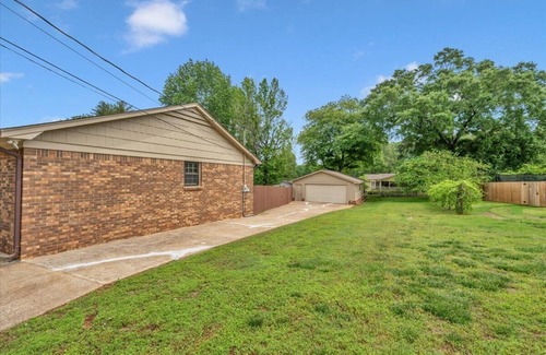 Scottsboro House | 3br 2ba Bring the Bass Boats! Sleeps 10. Only 8 min to Goosepond
