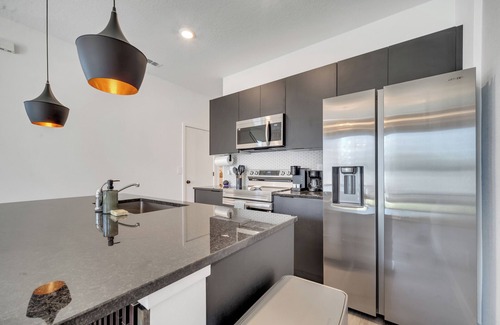 Lindfields House | 3BR 3BA Modern Home closet to Disney No Carpet