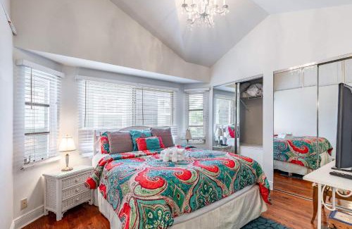 Lake Worth House | 3BR Beach Getaway with Pool, Bikes & BBQ