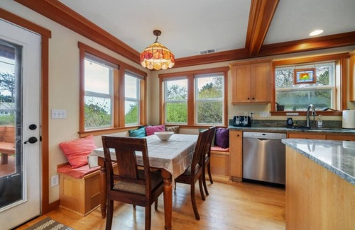 Neahkahnie Beach Cottage | 3BR Cottage w/Hot Tub, King Beds, Ocean Views | Walk to Beach Watch Birds & Whales