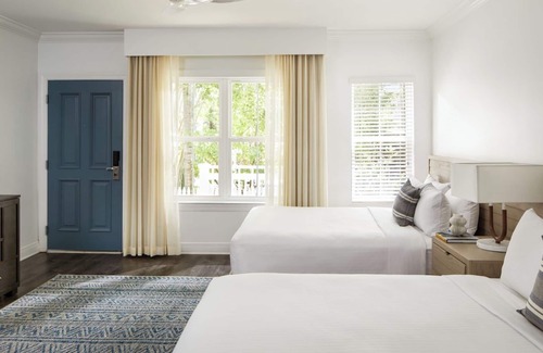 Key West Hotel | 3BR Family-Friendly Unit in Key West, Onsite Parking, Poolside Bar!