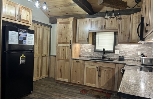 Tomahawk Cabin | 3BR Family Retreat - Relax, Play, Unwind, ENJOY in the Heart of Wisconsin!