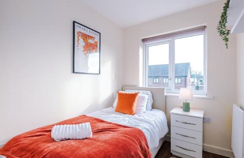 Belle Vue House | 3BR, Free Van Parking, Fast WiFi, Worksites