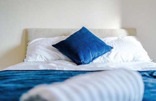 Belle Vue House | 3BR, Free Van Parking, Fast WiFi, Worksites