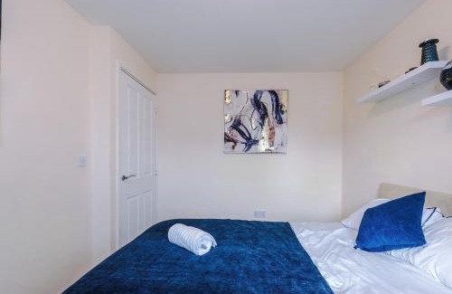 Belle Vue House | 3BR, Free Van Parking, Fast WiFi, Worksites
