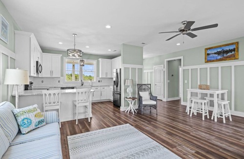 Oak Hammock House | 3BR Harkers Island Dream! King bed! WaterViews