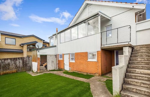 Mount Albert House | 3BR Home w Ample Parking 10 Min to Auckland CBD