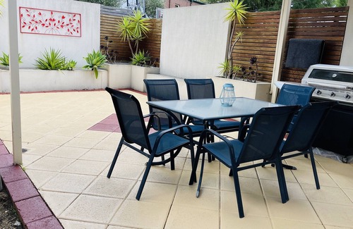 Kensington House | 3BR Kensington Holiday Home Close to CBD, Melb Showgrounds Flemington Racecourse