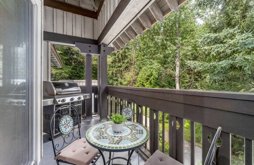 Village North House | 3BR | Lagoons | King Bed | Private Hot Tub | Private Balcony | Village Location | Parking