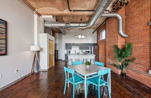 Crossroads Arts District Apartment | 3BR Luxury Loft Oasis with Gym