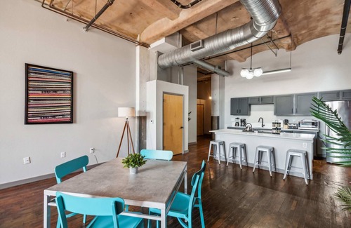 Crossroads Arts District Apartment | 3BR Luxury Loft Oasis with Gym