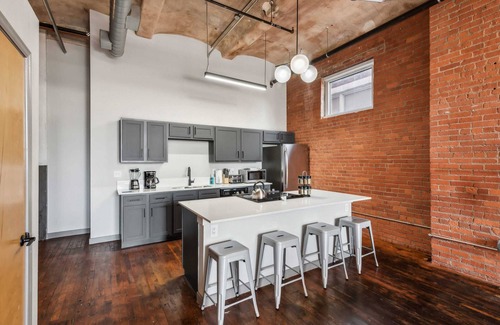 Crossroads Arts District Apartment | 3BR Luxury Loft Oasis with Gym