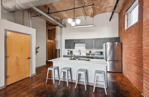 Crossroads Arts District Apartment | 3BR Luxury Loft Oasis with Gym