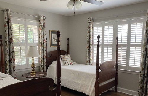 Aiken Cottage | 3br MASTERS WEEK! Sleeps six! Walking distance to Palmetto GC or Bruce's Field