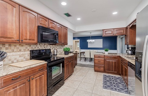 Cypress Gardens House | 3br Modern home w/hot tub>5min from LEGOLAND