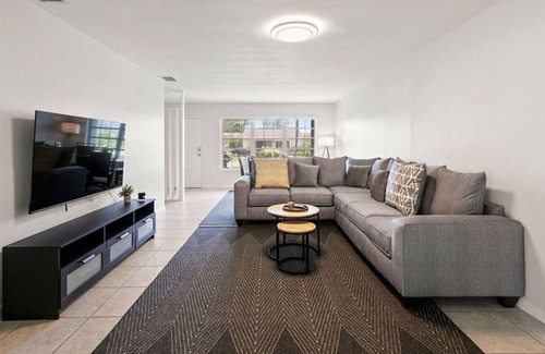 Coral Terrace House | 3br Oasis near Coral Gable