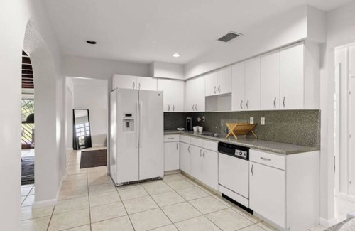 Coral Terrace House | 3br Oasis near Coral Gable