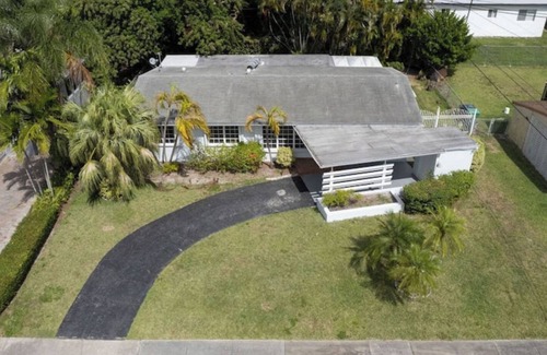 Coral Terrace House | 3br Oasis near Coral Gable