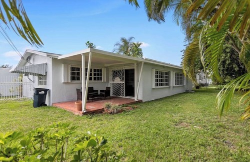 Coral Terrace House | 3br Oasis near Coral Gable