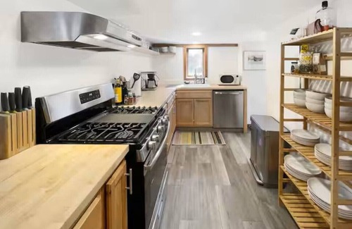 Town of Marbletown House | 3BR Quiet Retreat in Catskills | Fire pit | Pets