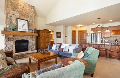 River Run Condo | 3Br Ski-in/Ski-out~On Mountain~Lone Eagle 3053 by RedAwning