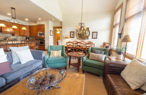 River Run Condo | 3Br Ski-in/Ski-out~On Mountain~Lone Eagle 3053 by RedAwning
