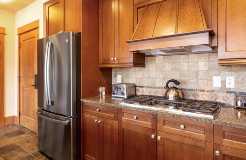 River Run Condo | 3Br Ski-in/Ski-out~On Mountain~Lone Eagle 3053 by RedAwning