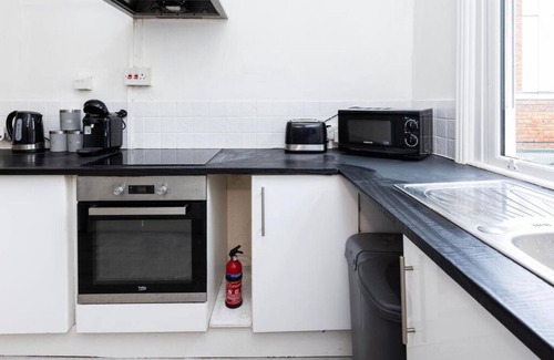 Chelmsford House | 3BR Stylish Home HIGH STREET LOCATION by Luxiety Stays