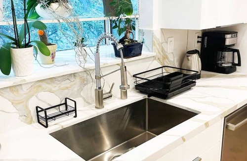 Hidden Hills House | 3BR Villa with Serene Poolside Views - CAL1 - HH