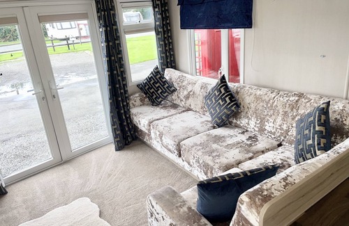 East Drayton Ski Chalet | 3Guest-2bedroom-WiFi-Tv