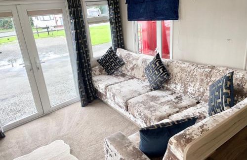 East Drayton Ski Chalet | 3Guest-2bedroom-WiFi-Tv